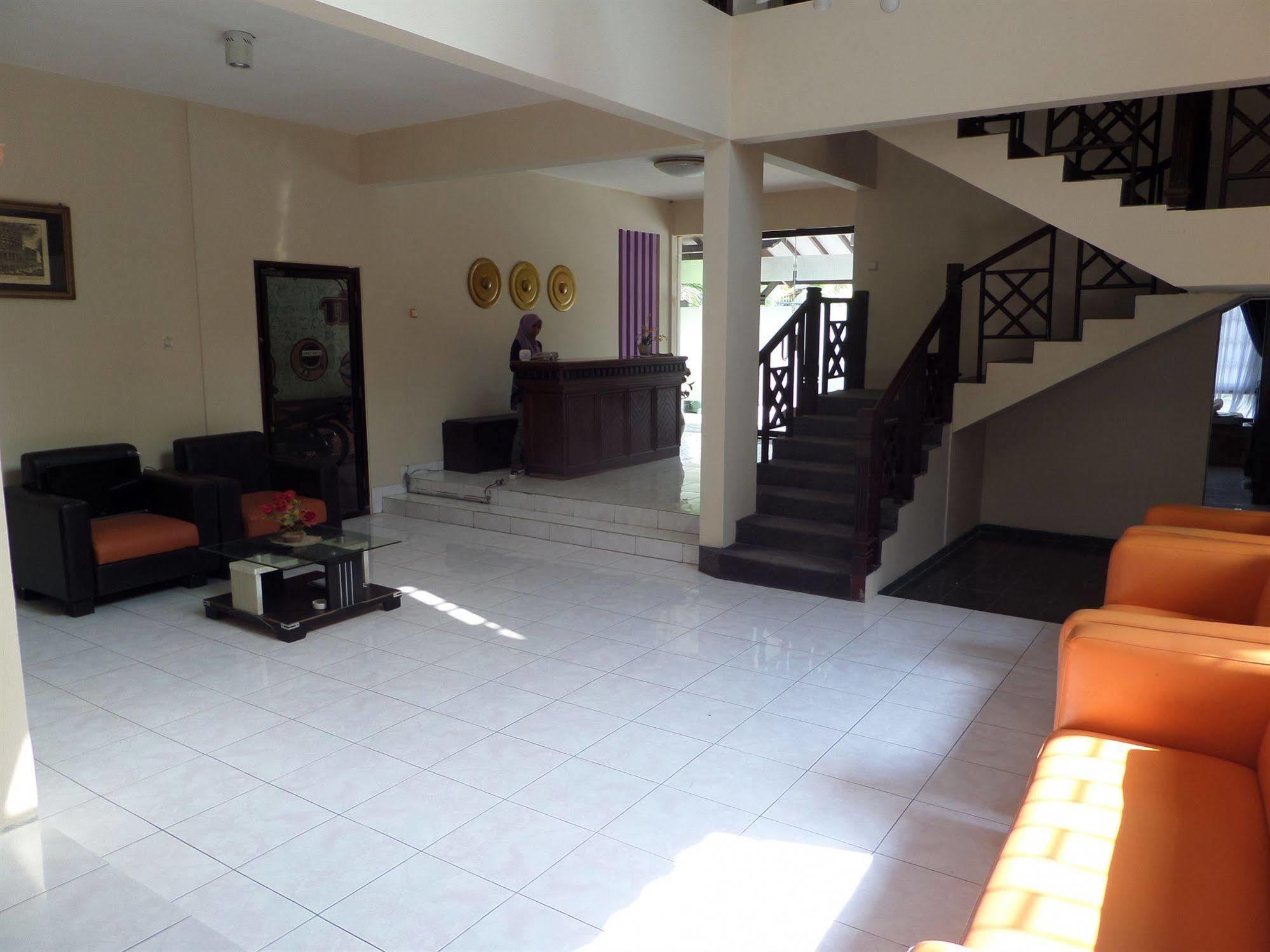 Готель Oyo 201 Emdi House Timoho Джок'якарта Екстер'єр фото