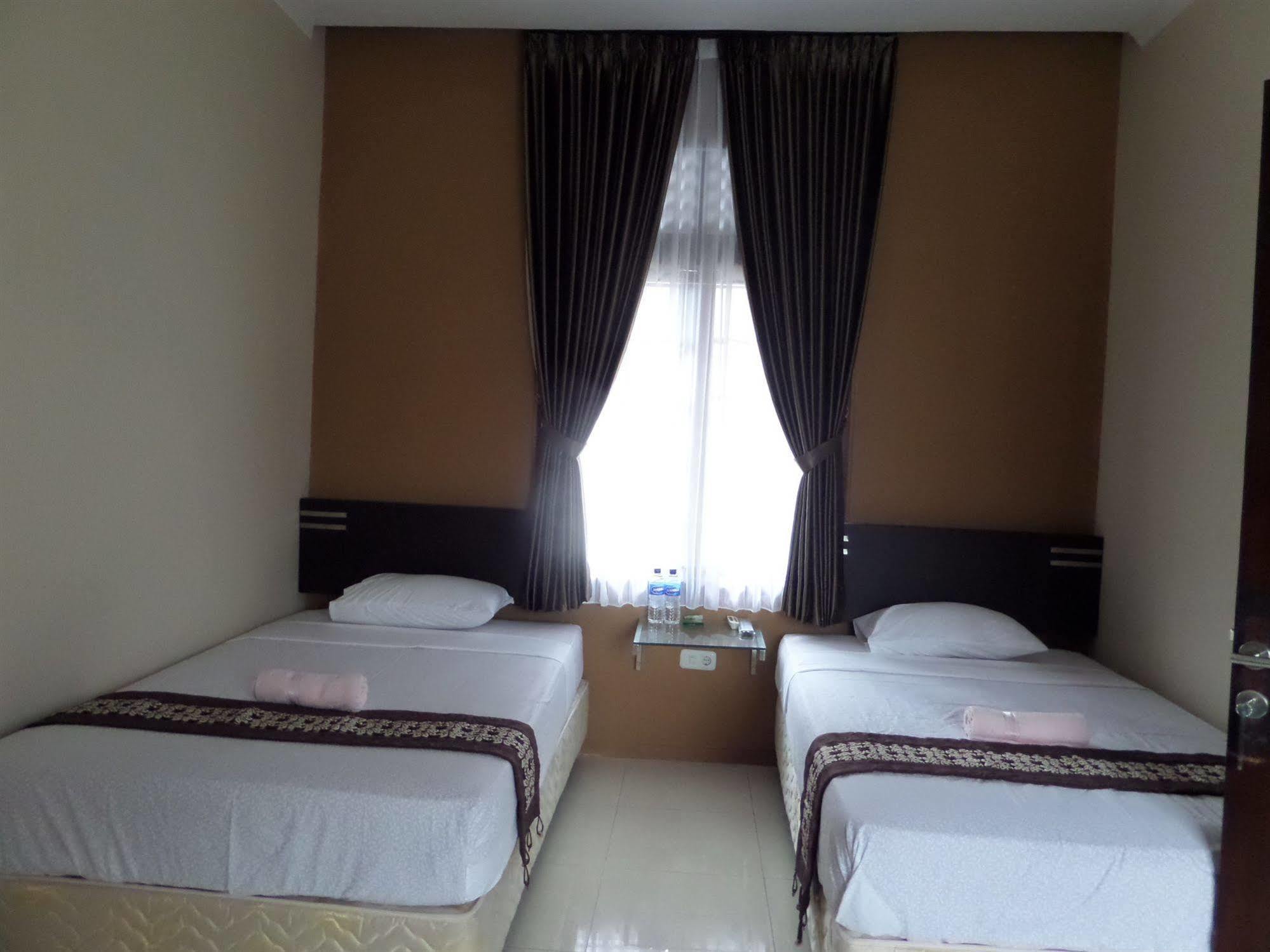 Готель Oyo 201 Emdi House Timoho Джок'якарта Екстер'єр фото